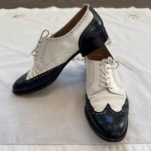 Vintage 90s Salvatore Ferragamo Wingtip Spectator Oxfords in navy/white size 6